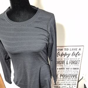 ZYIA CHILL PERFORATED Athletic Long Sleeve Ladies Size Medium